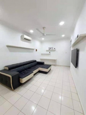 Bukit Indah Nearby Aeon Issix 4 rooms up to 5-7 Pax